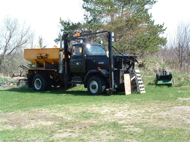 http://www.badgoat.net/Old Snow Plow Equipment/Trucks/Sicard Plow Trucks/Sicard Plow Truck/GW640H480-1.jpg